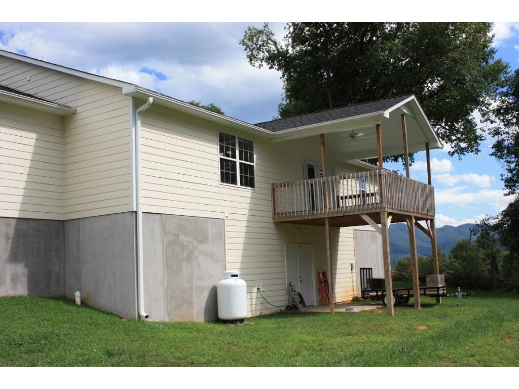 468 Airport Road Elizabethton, TN 37643 - Photo 20 of 27 Back of Home