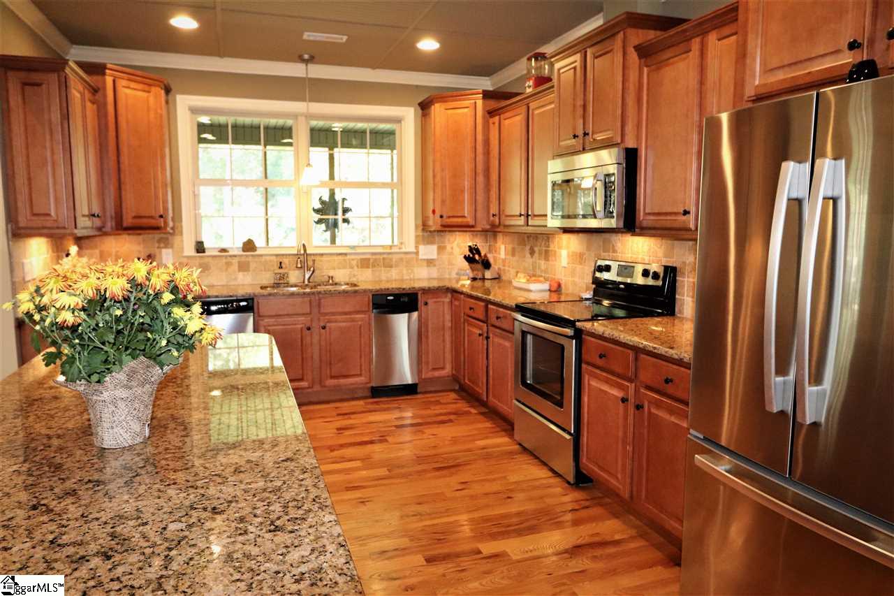140 Fox Farm Way Greer, SC 29651 - Photo 8 of 36 Gallery Image 8