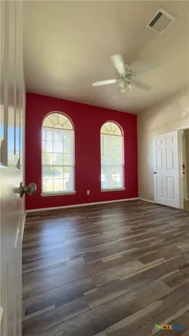a view of empty room with window