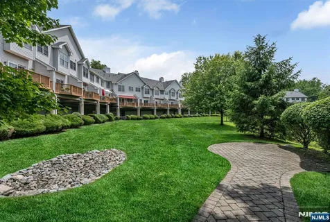 $775,000 | 94 Heather Lane, Wyckoff, NJ 07481