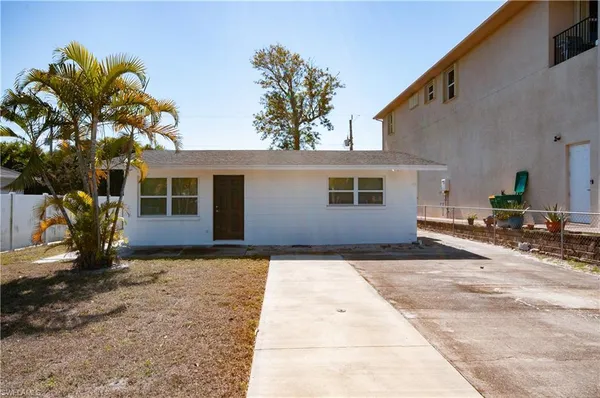 $3,000 | 2648 Van Buren Avenue, Naples, FL 34112