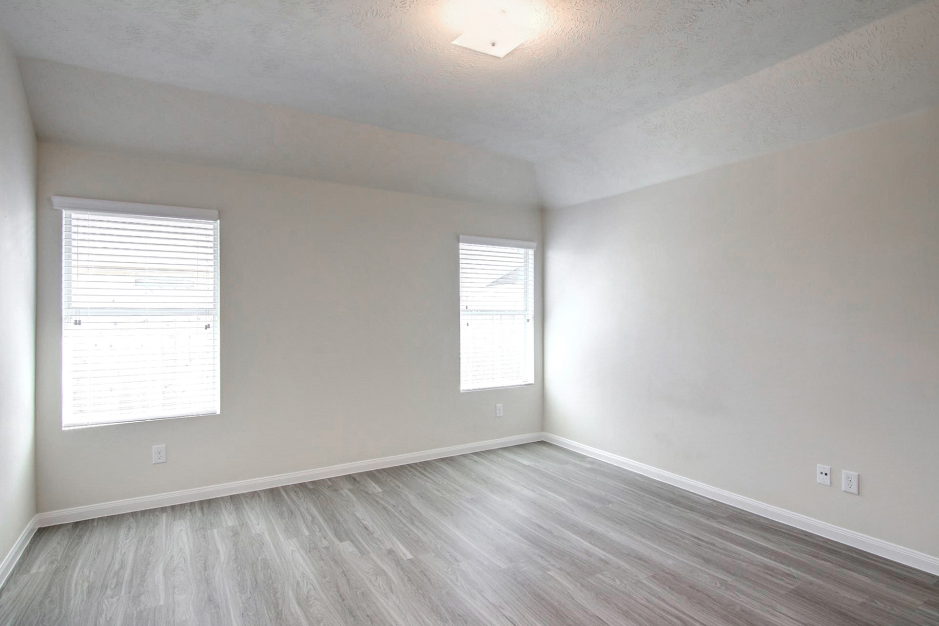 12703 Rio Nueces Lane Rosharon, TX 77583 - Photo 12 of 14 Photos may be representative of the floor plan and not the exact home. Finishes, layout, and features of the actual property for lease may vary.