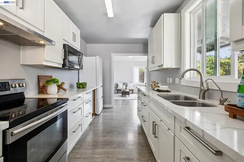 $680,000 | 25910 Westview Way, Hayward, CA 94542