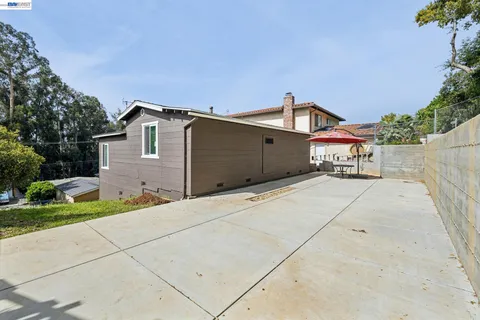 $680,000 | 25910 Westview Way, Hayward, CA 94542