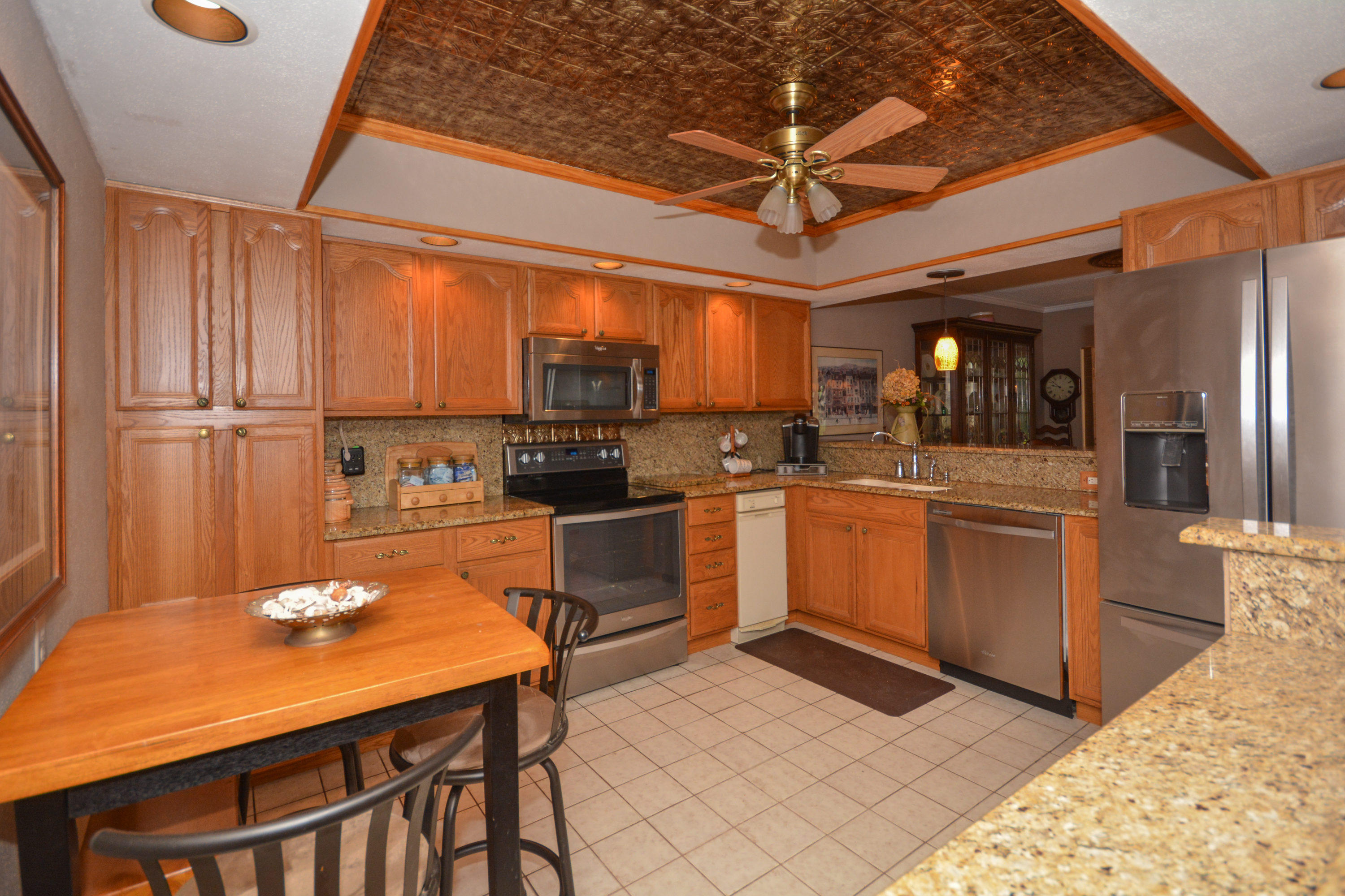 6071 Glendale Drive Boca Raton, FL 33433 - Photo 4 of 34 Kitchen