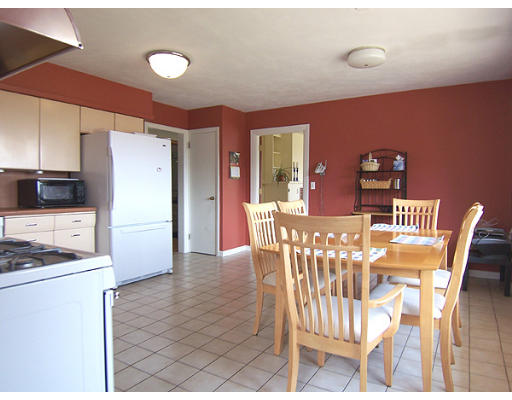 30 Wolcott Road Southampton, MA 01073 - Photo 3 of 19 a view of a dining room with furniture