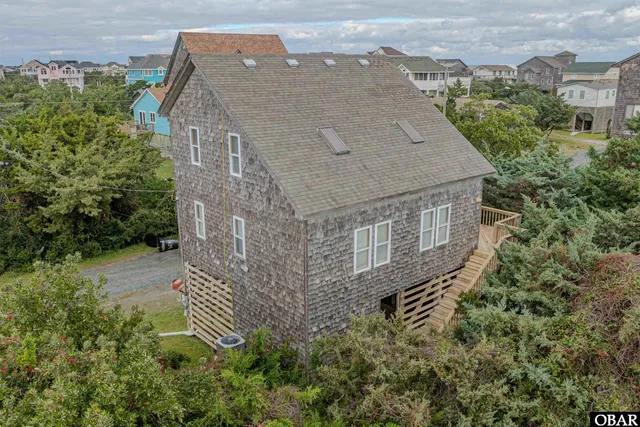 $469,000 | 40270 Croaker Court, Avon, NC 27915