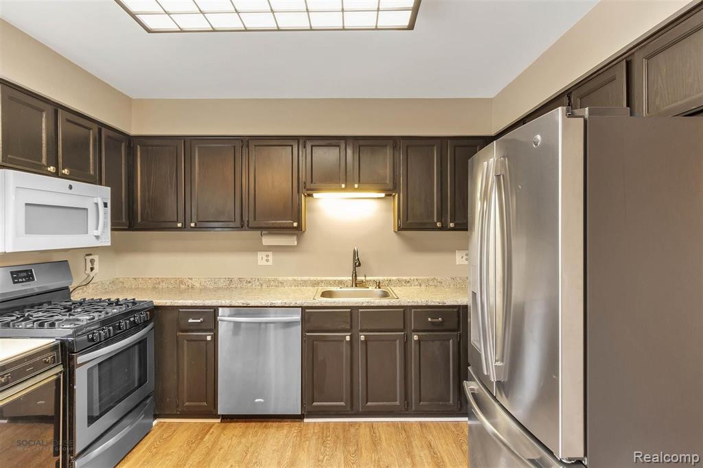 22311 Chelsea Lane Novi, MI 48167 - Photo 17 of 49