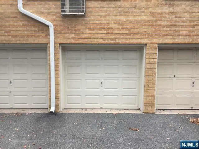 $1,950 | 712 Cedar Lane, Unit 2, Teaneck, NJ 07666