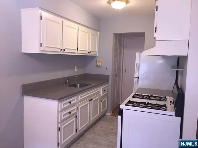 $1,950 | 712 Cedar Lane, Unit 2, Teaneck, NJ 07666
