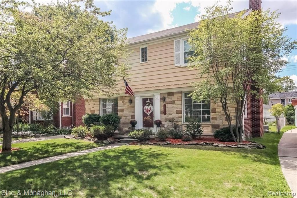 1605 Prestwick Road Grosse Pointe Woods, MI 48236 - Photo 3 of 46