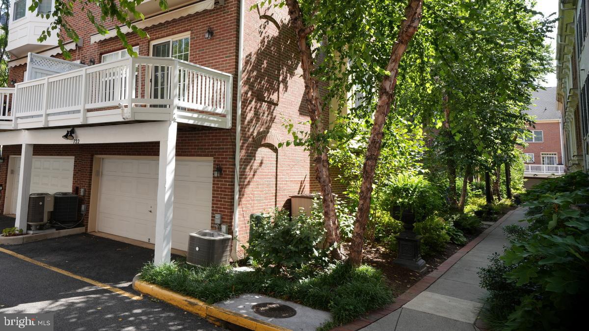 722 Capitol Square Place Southwest Washington, DC 20024 - Photo 3 of 29