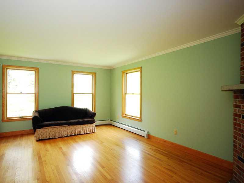 38 Old Shipyard Road Yarmouth, ME 04096 - Photo 12 of 34 Living Room.