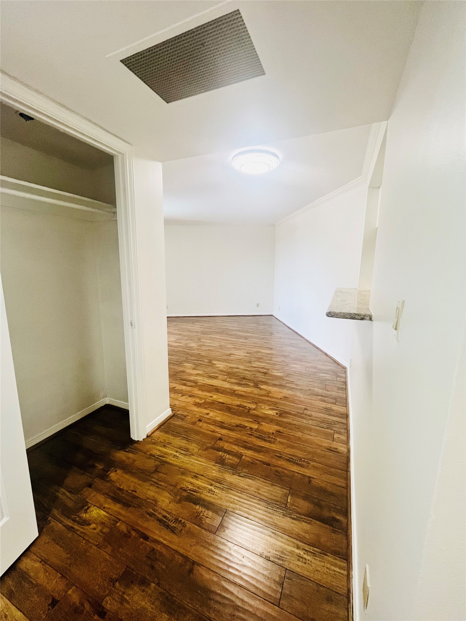 3525 Sage Road, Unit 201 Houston, TX 77056 - Photo 8 of 19 Coat/storage closet upon entry