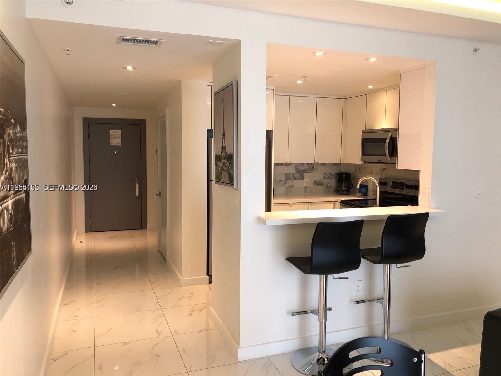 185 Southeast 14th Terrace, Unit 2001 Miami, FL 33131 - Photo 1 of 12