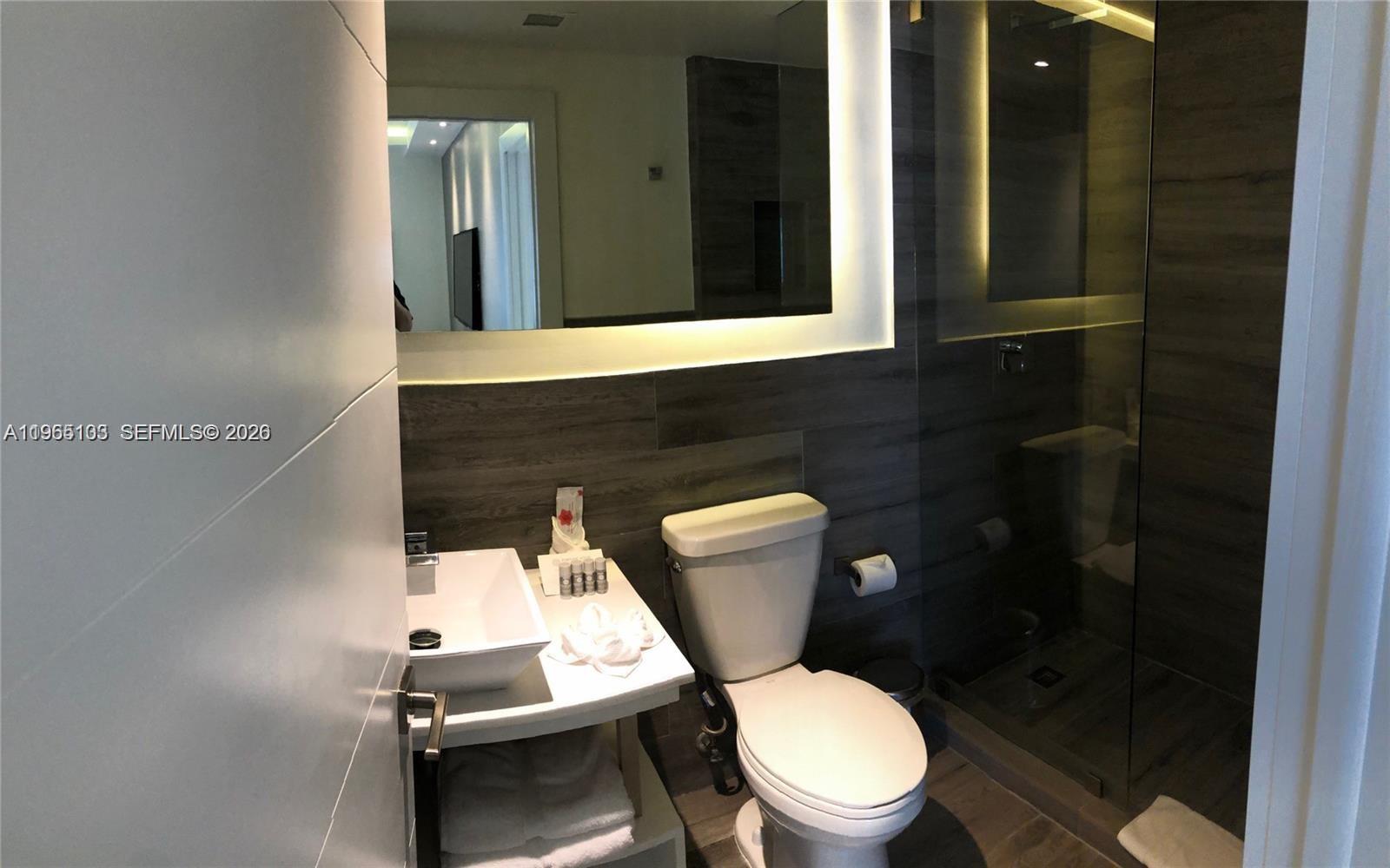 185 Southeast 14th Terrace, Unit 2001 Miami, FL 33131 - Photo 11 of 12