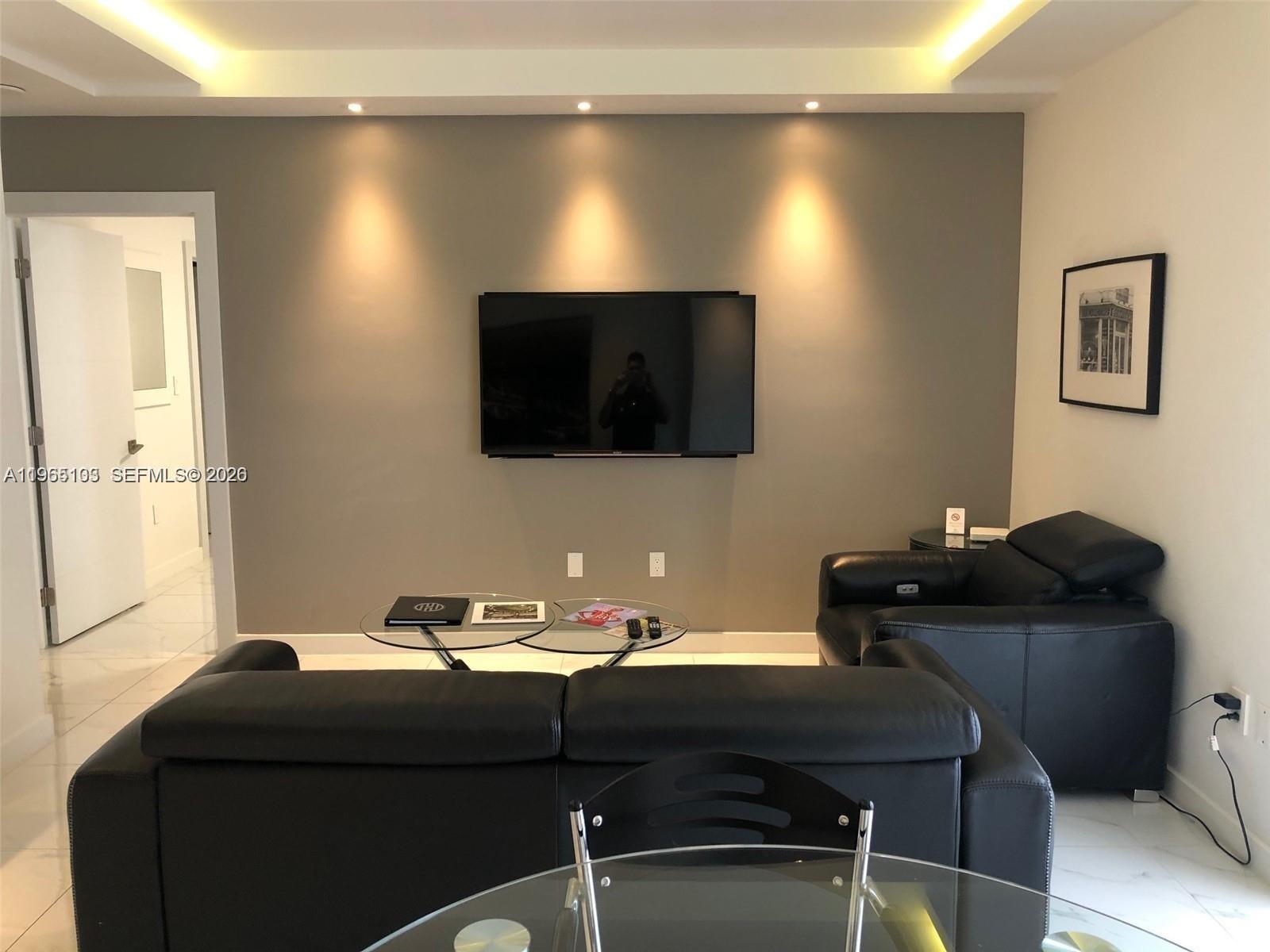 185 Southeast 14th Terrace, Unit 2001 Miami, FL 33131 - Photo 4 of 12