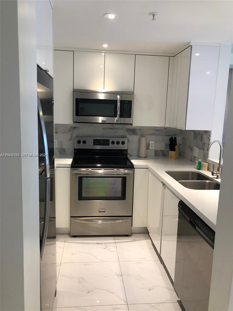 185 Southeast 14th Terrace, Unit 2001 Miami, FL 33131 - Photo 6 of 12