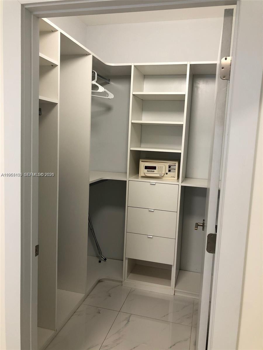 185 Southeast 14th Terrace, Unit 2001 Miami, FL 33131 - Photo 8 of 12