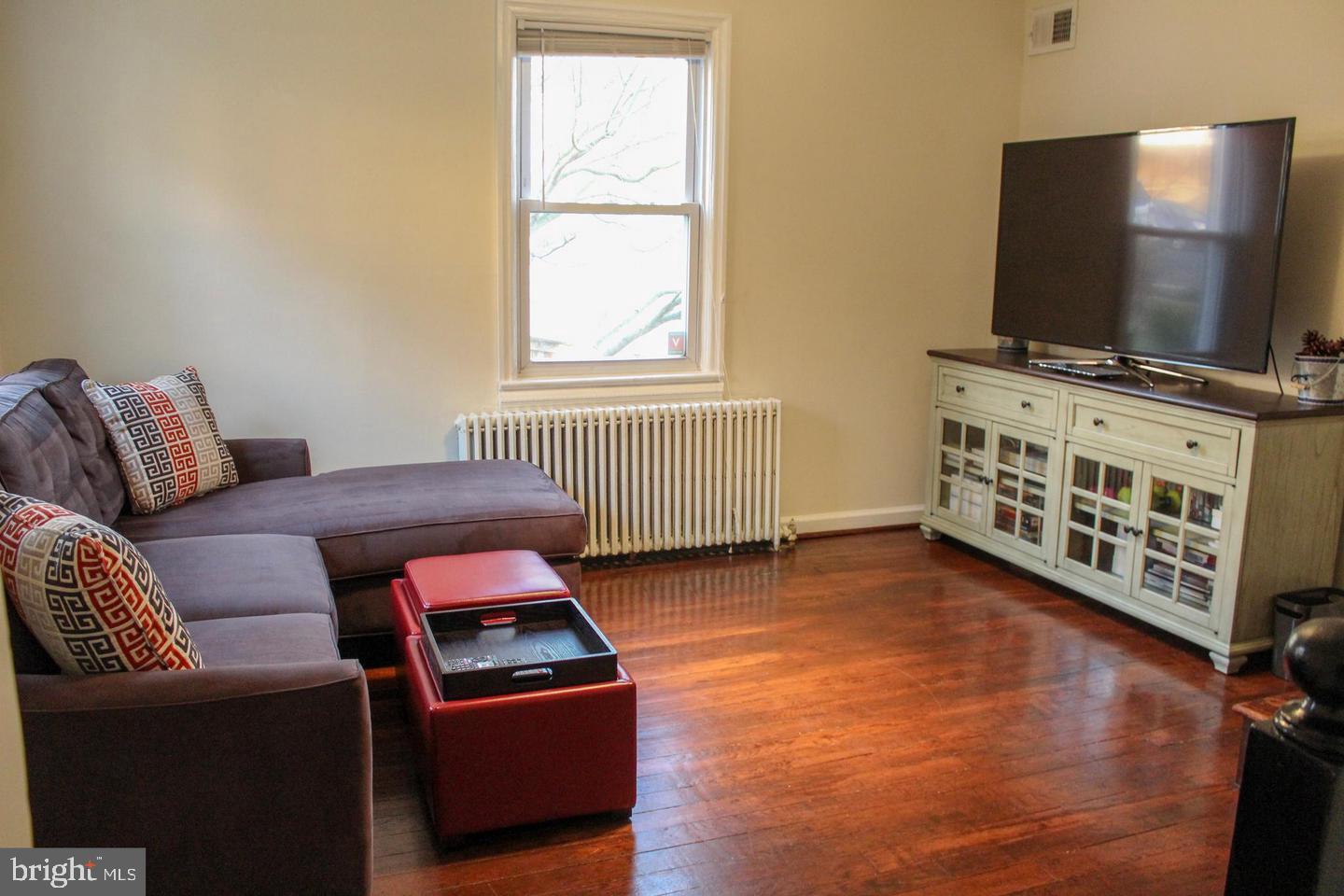 3616 South Kemper Road Arlington, VA 22206 - Photo 5 of 24 a living room with furniture and a flat screen tv