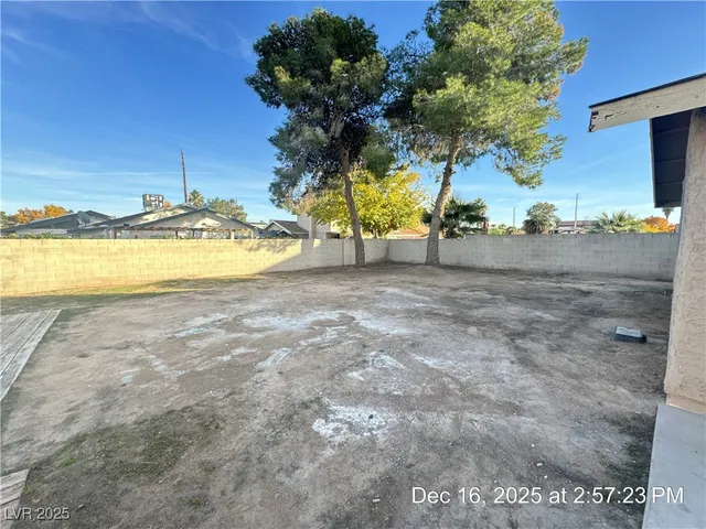 $1,900 | 3674 Duneville Street, Las Vegas, NV 89103