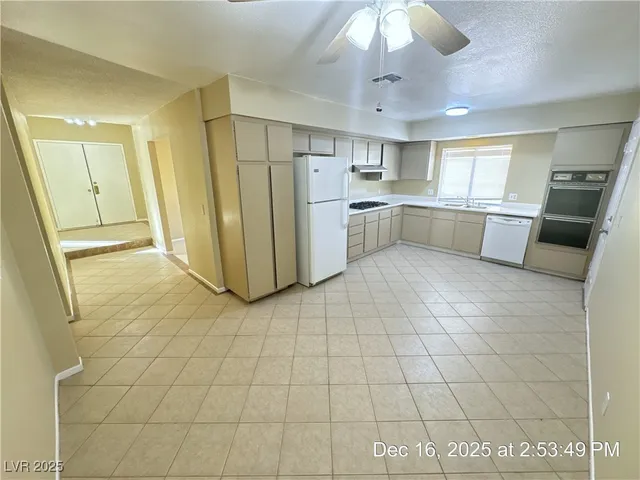 $1,900 | 3674 Duneville Street, Las Vegas, NV 89103