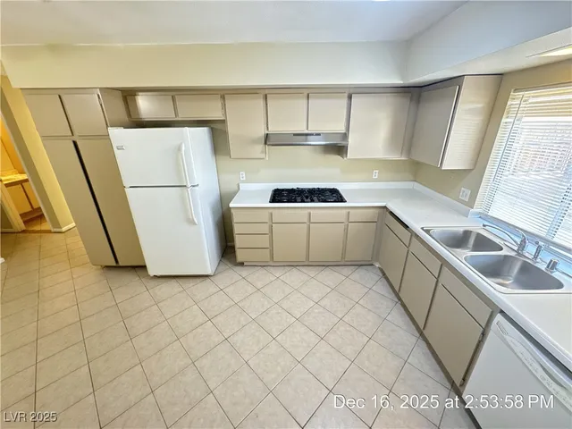 $1,900 | 3674 Duneville Street, Las Vegas, NV 89103