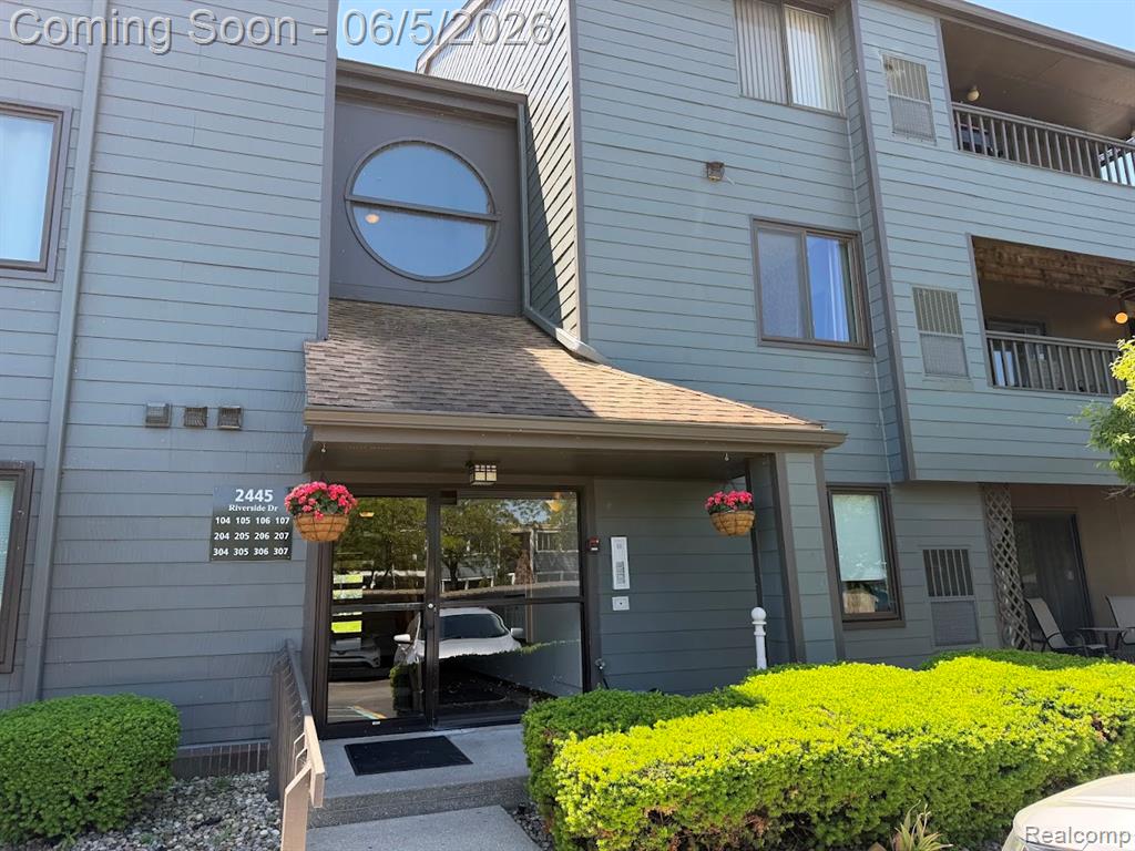 2445 Riverside Drive, Unit 206 Trenton, MI 48183 - Photo 2 of 27
