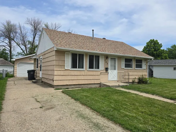 $180,000 | 203 Thomas Avenue, Worthington, MN 56187