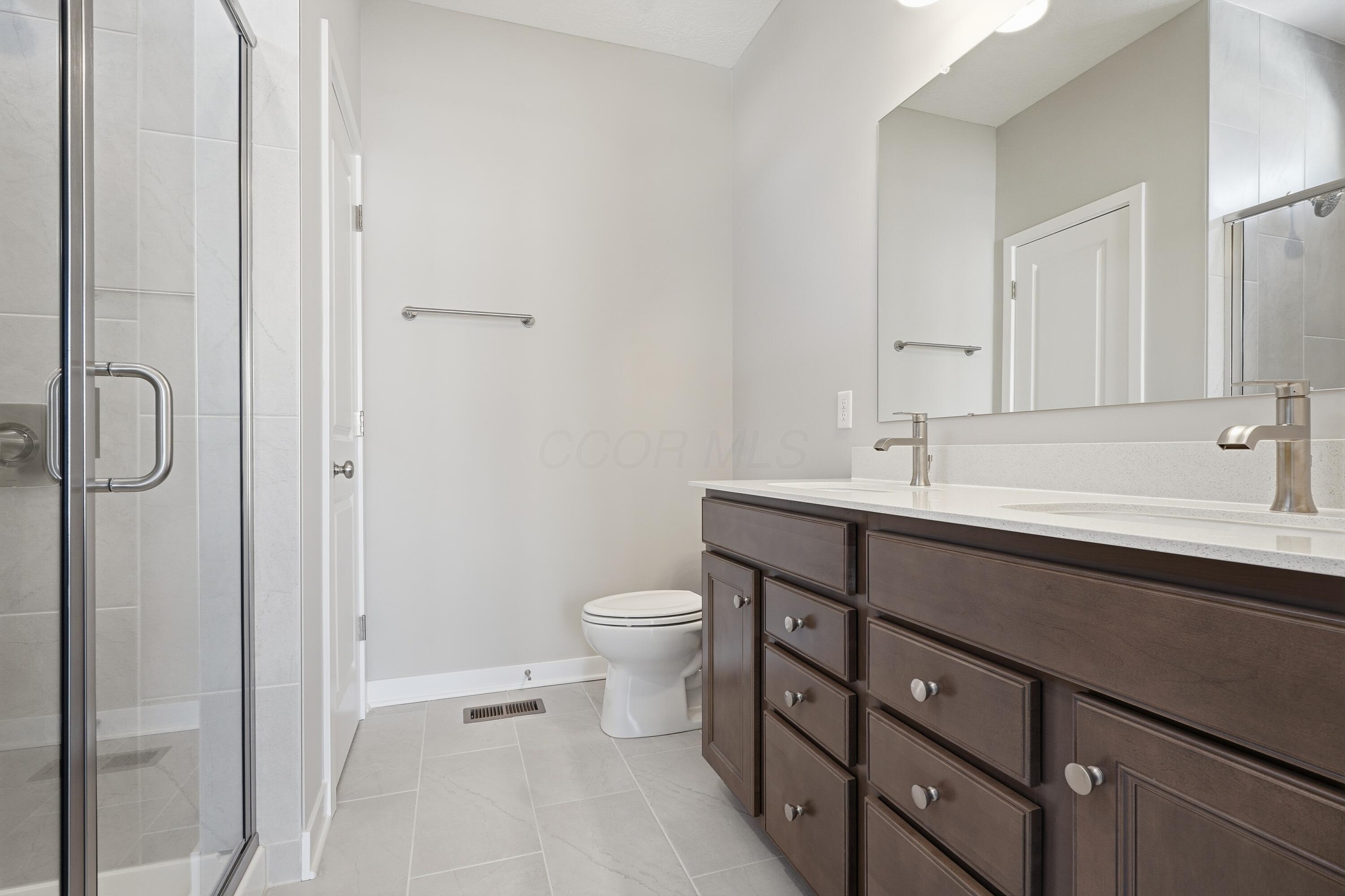 284 Olympic Loop Commercial Point, OH 43116 - Photo 22 of 44 Owner's Bathroom