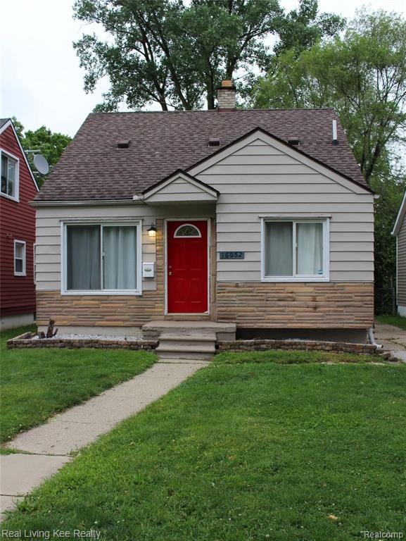 16052 Sumner Redford, MI 48239 - Photo 1 of 23