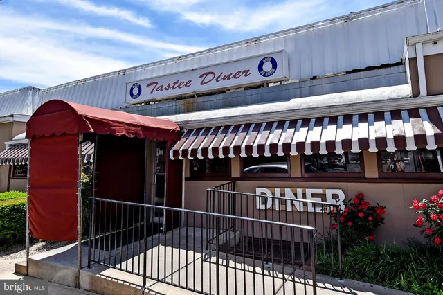 $4,000 | 4620 North Park Avenue, Unit 1003W, Chevy Chase, MD 20815