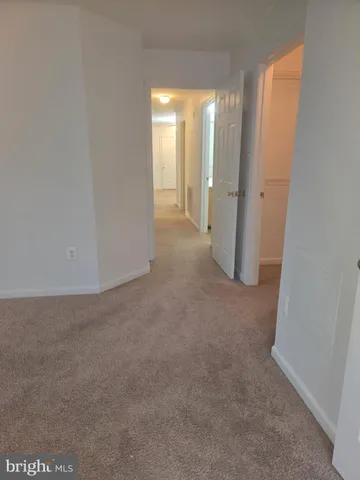 a view of a big room with closet and mirror