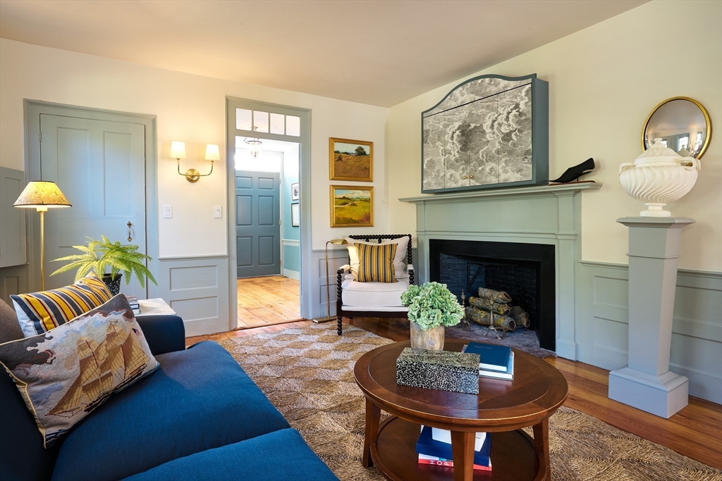 33 Milk Street Nantucket, MA 02554 - Photo 3 of 33