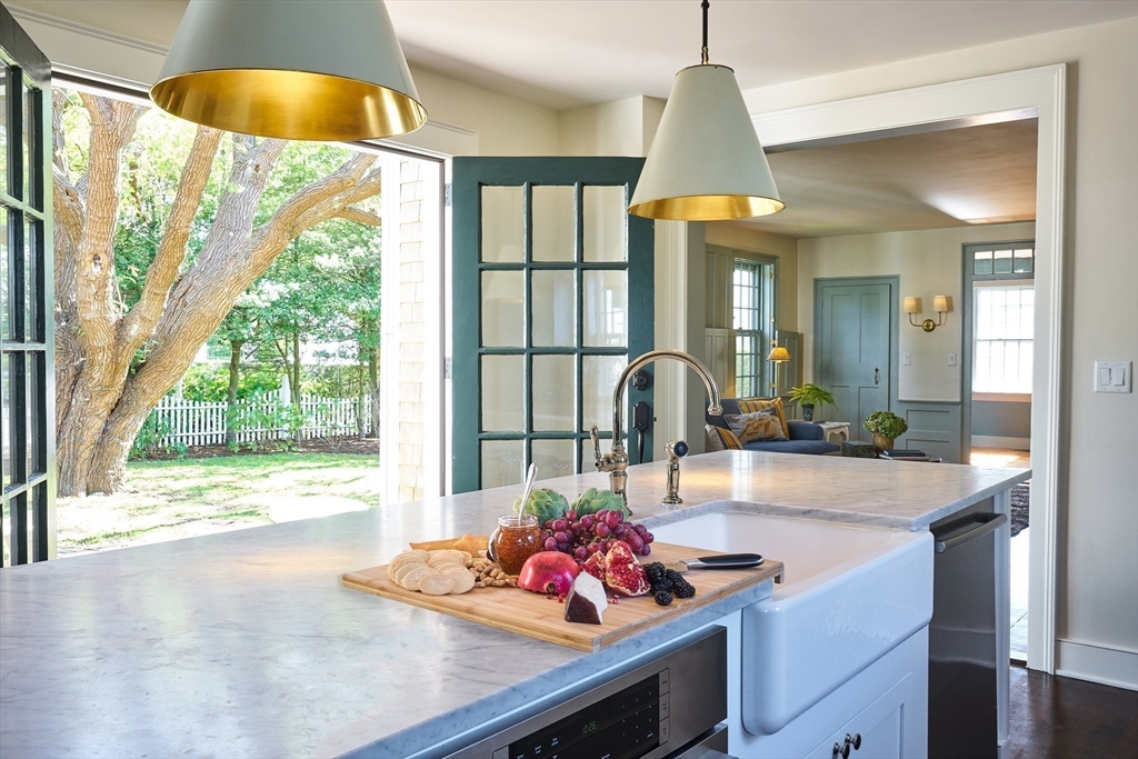 33 Milk Street Nantucket, MA 02554 - Photo 6 of 33