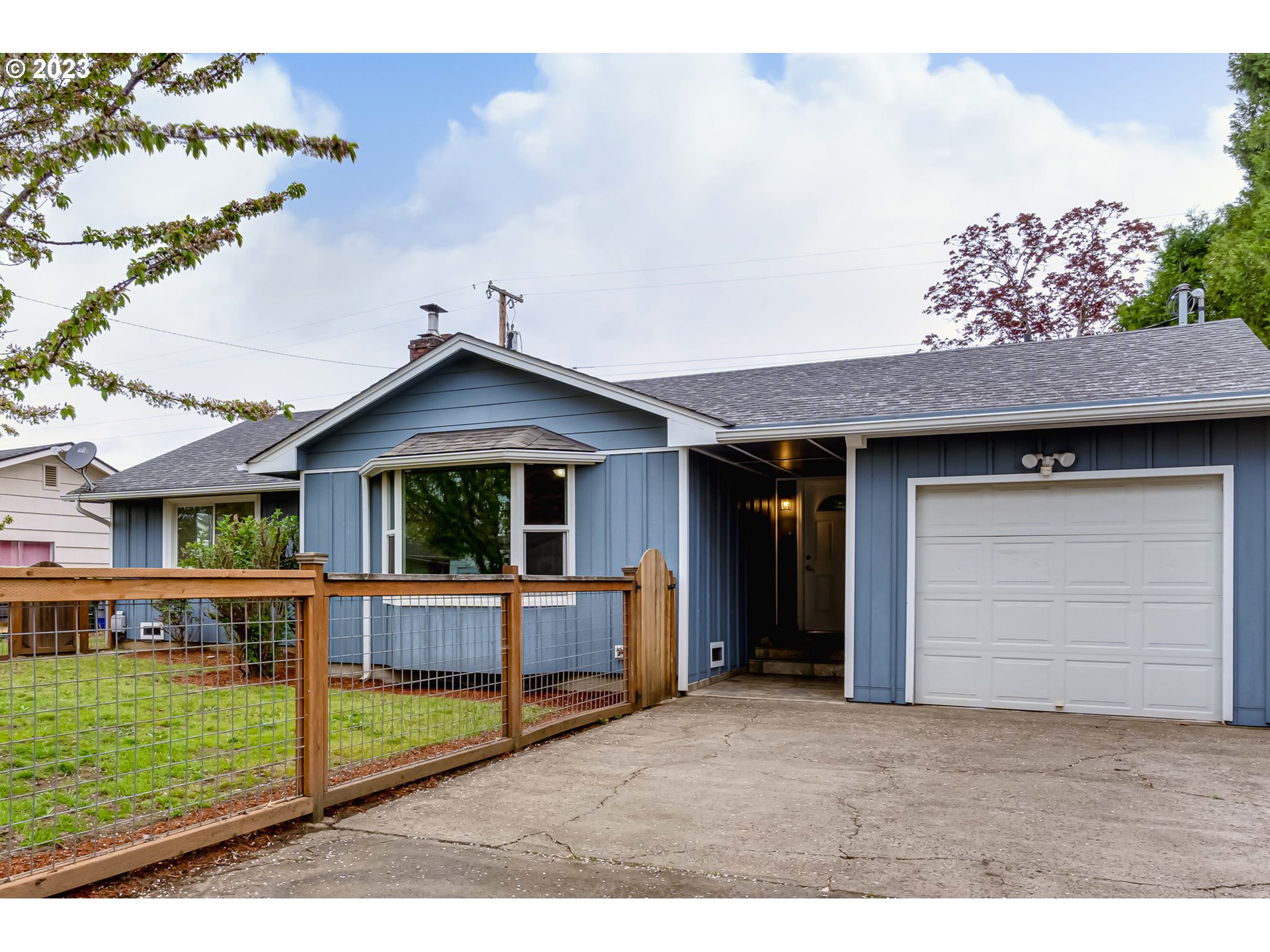a front view of house with yard
