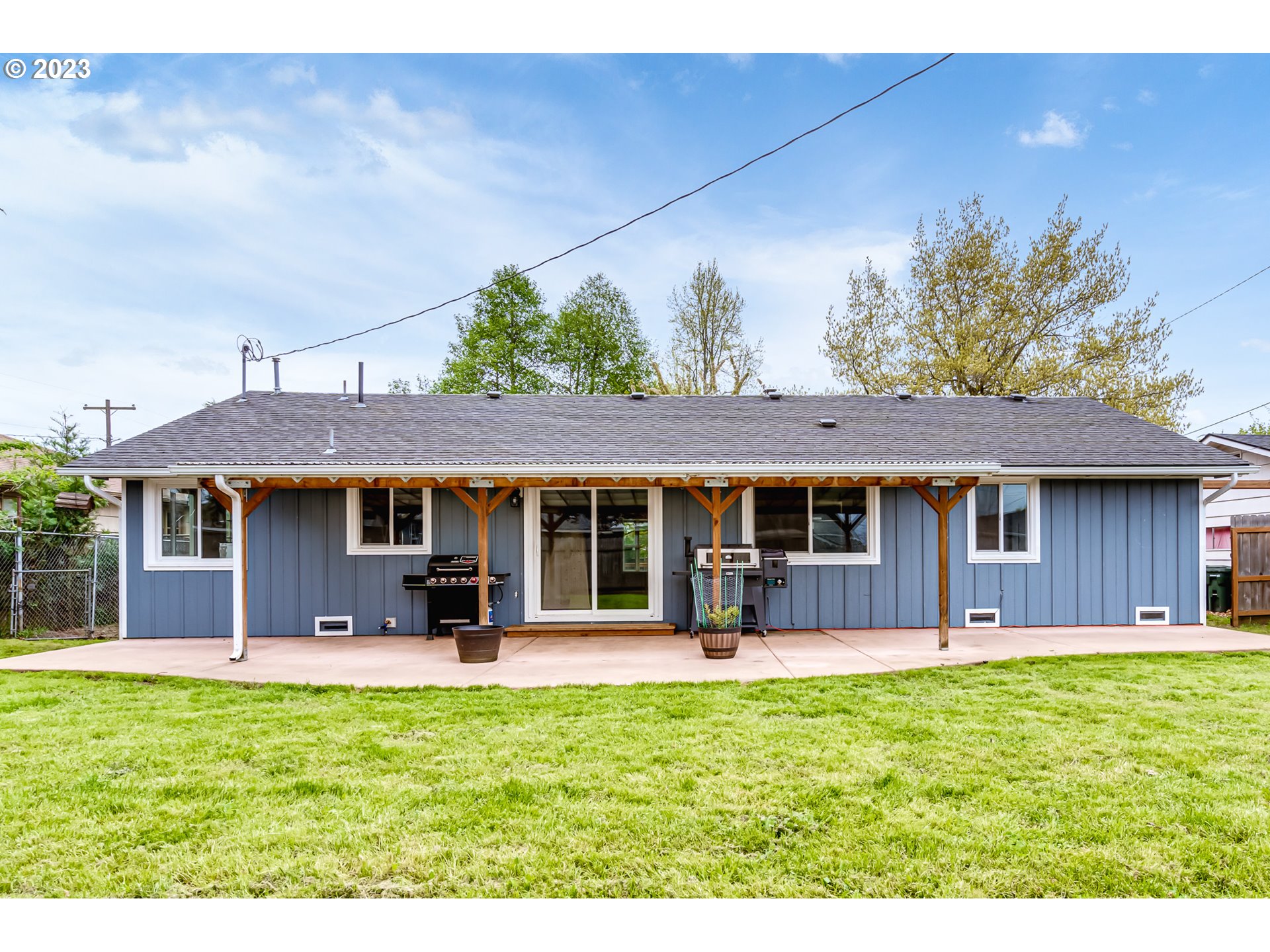 833 Elm Drive Eugene, OR 97404 - Photo 16 of 20 front view of a house with a yard