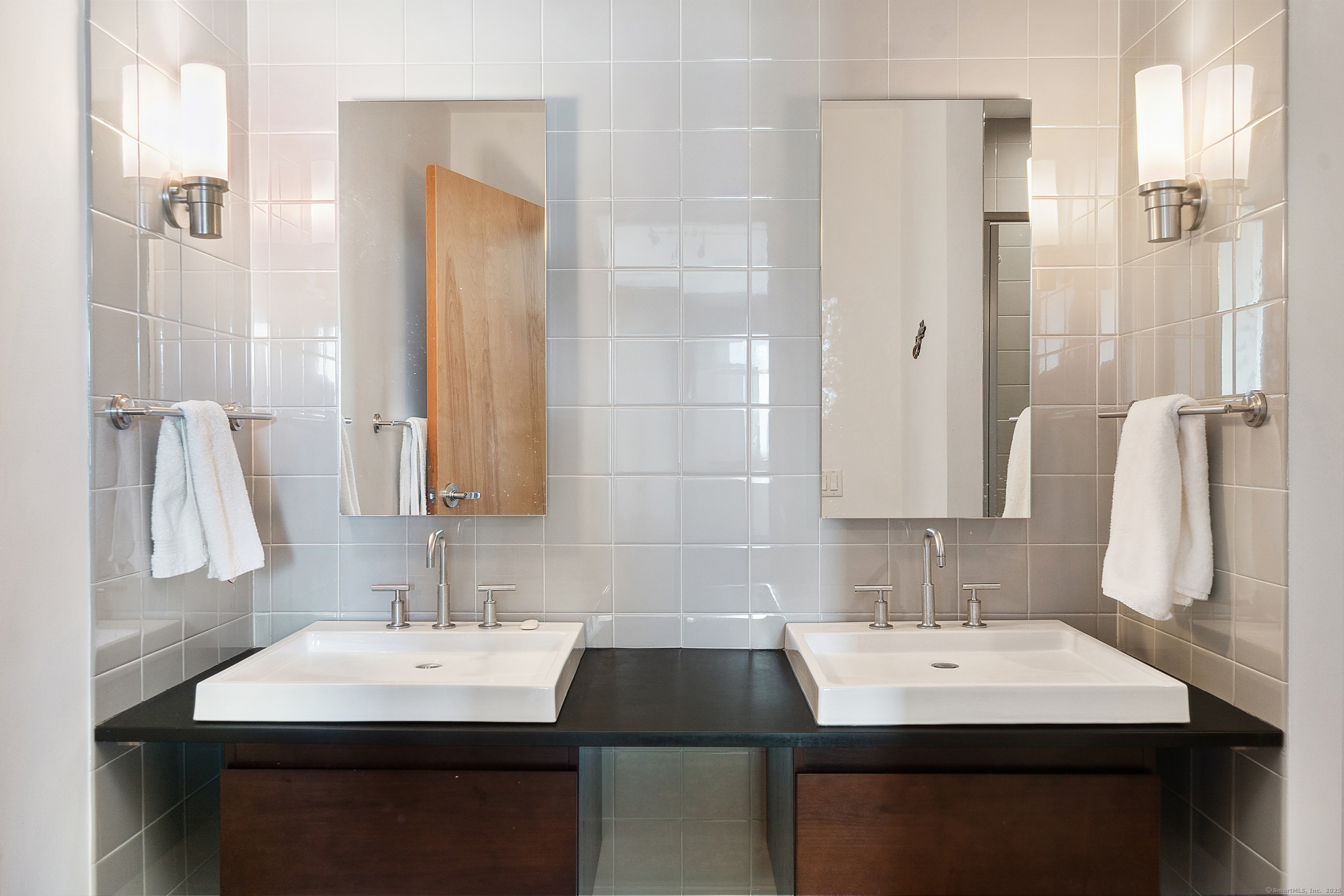 33 North Water Street, Unit 505 Norwalk, CT 06854 - Photo 14 of 25 a bathroom with a sink and a mirror