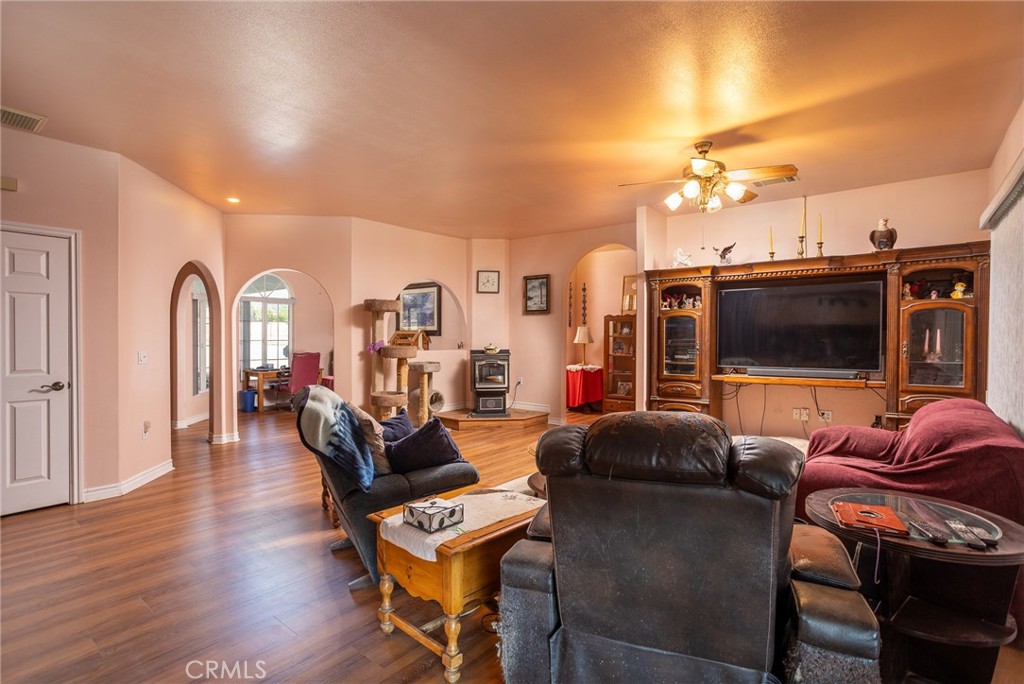 1220 Smoke Tree Road Pinon Hills, CA 92372 - Photo 10 of 47 Great Room
