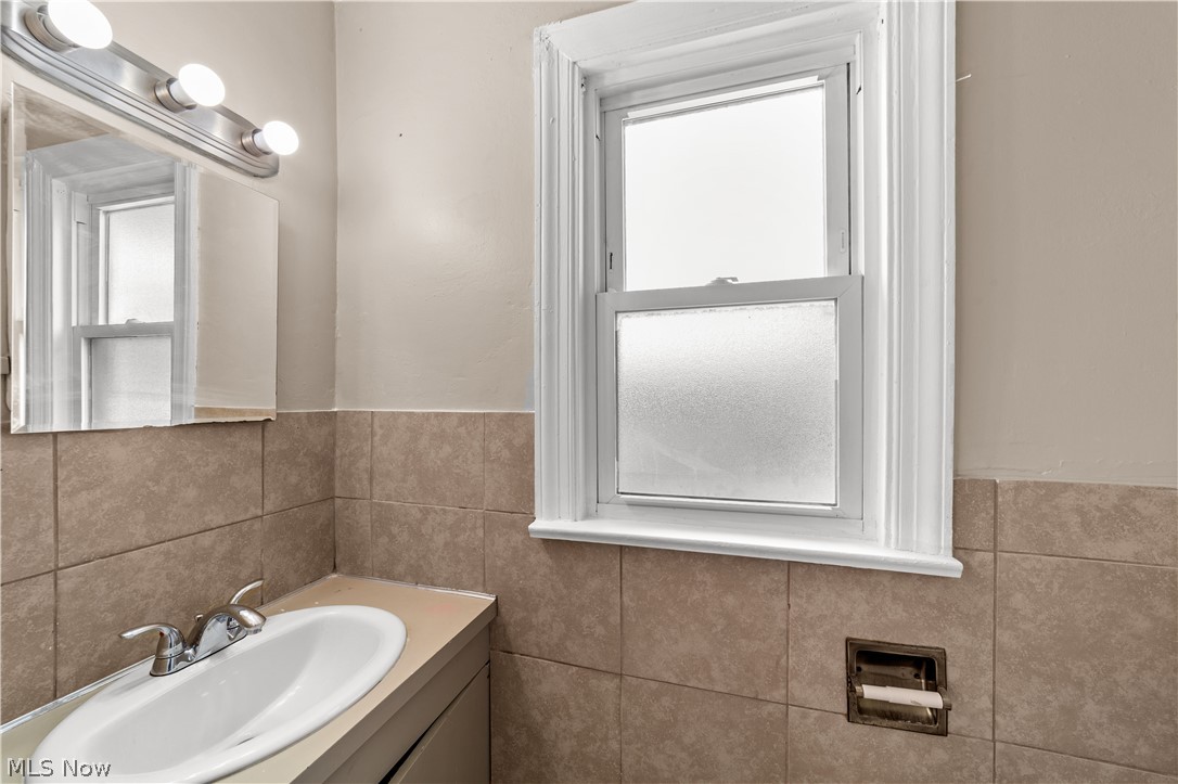 17904 Neff Road Cleveland, OH 44119 - Photo 12 of 30 Gallery Image 12