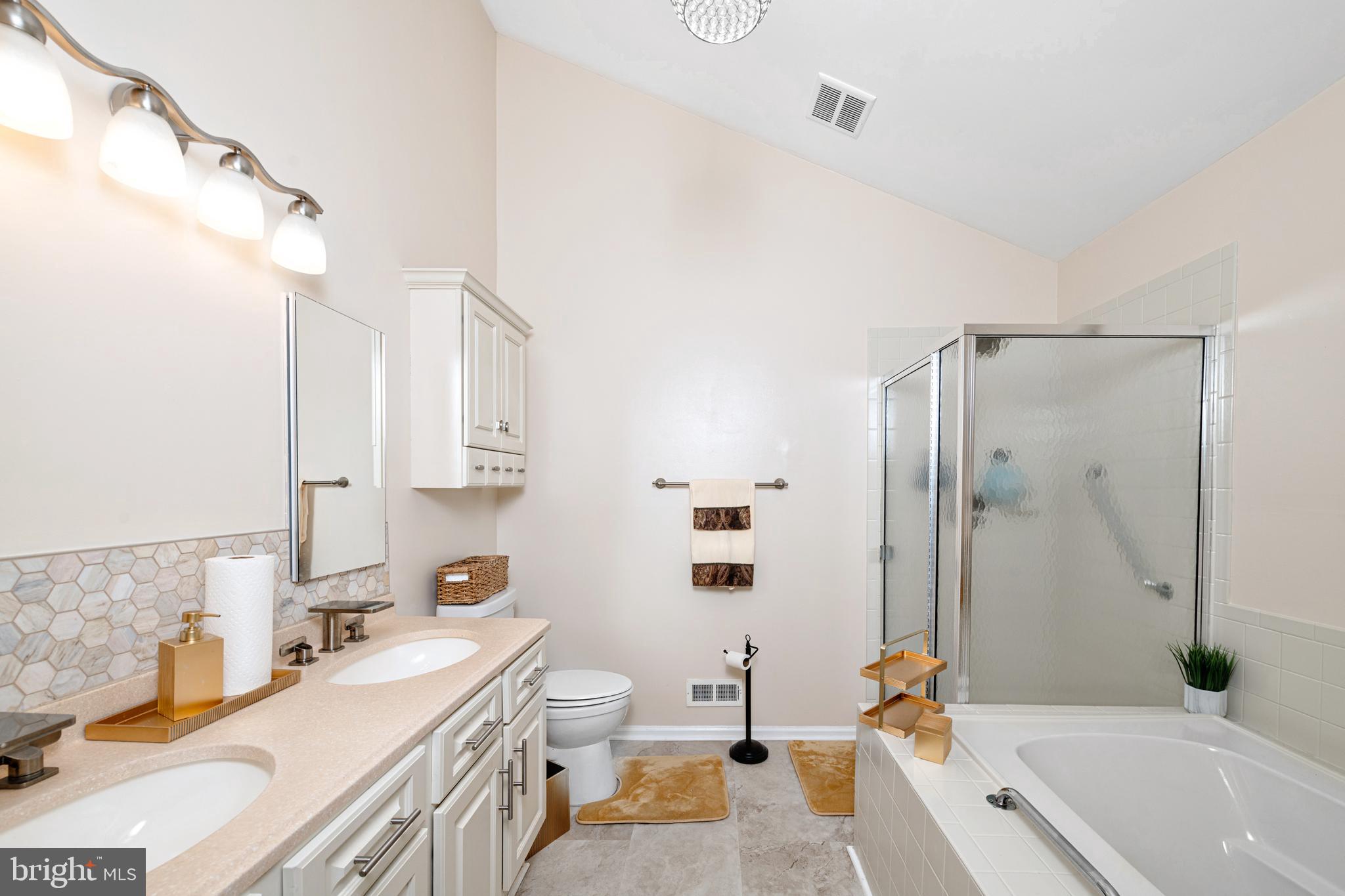 72 Rosalind Circle Sicklerville, NJ 08081 - Photo 24 of 47 a bathroom with a tub sink toilet and mirror