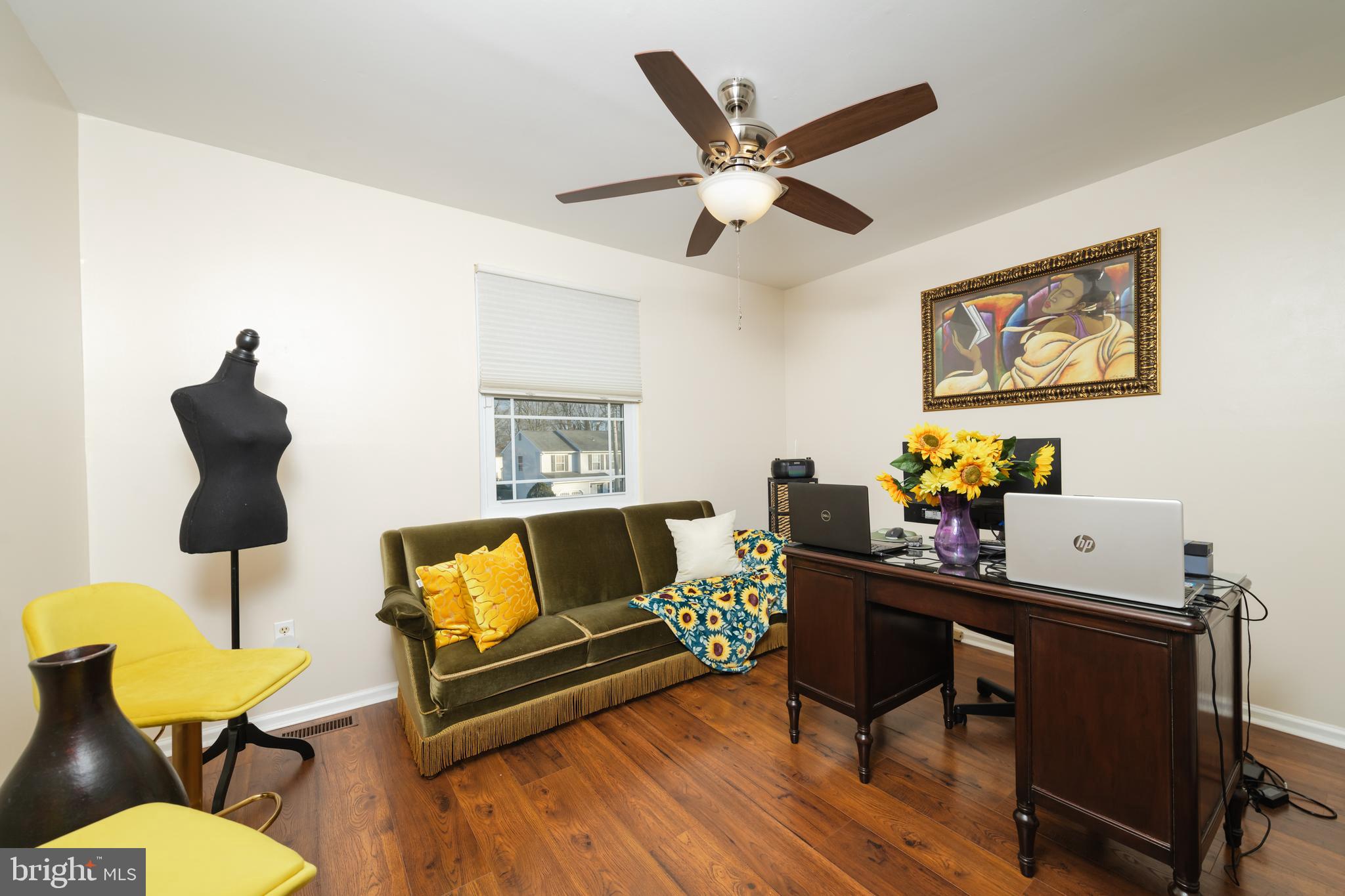 72 Rosalind Circle Sicklerville, NJ 08081 - Photo 29 of 47 a living room with furniture