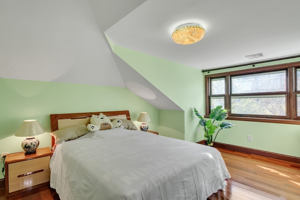 95 Commonwealth Avenue Newton, MA 02467 - Photo 27 of 42 a bedroom with a bed and a window