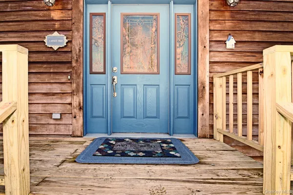 a view of a entryway of the house