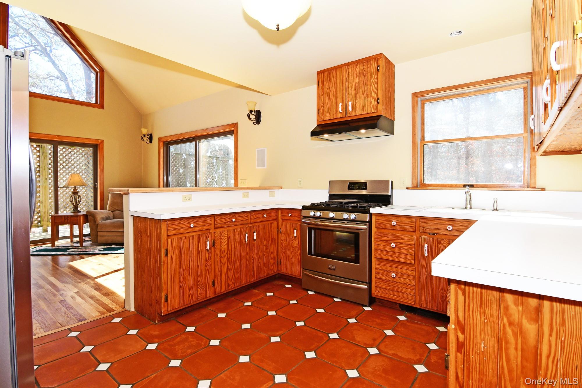 5 Arthur Street Riverhead, NY 11901 - Photo 9 of 28