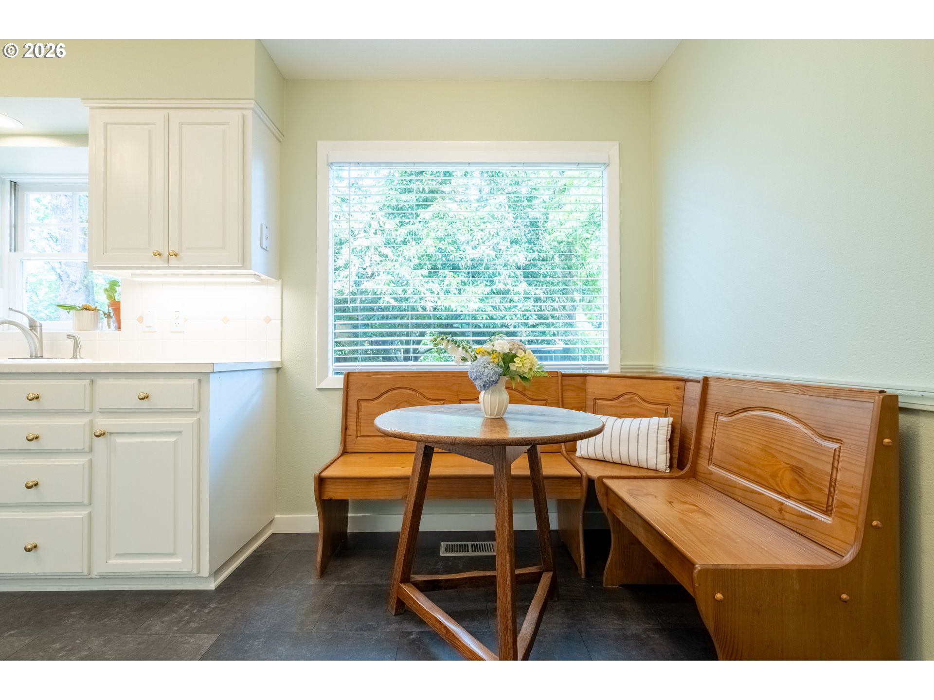 1795 Kilkenny Road Lake Oswego, OR 97034 - Photo 7 of 25 Kitchen