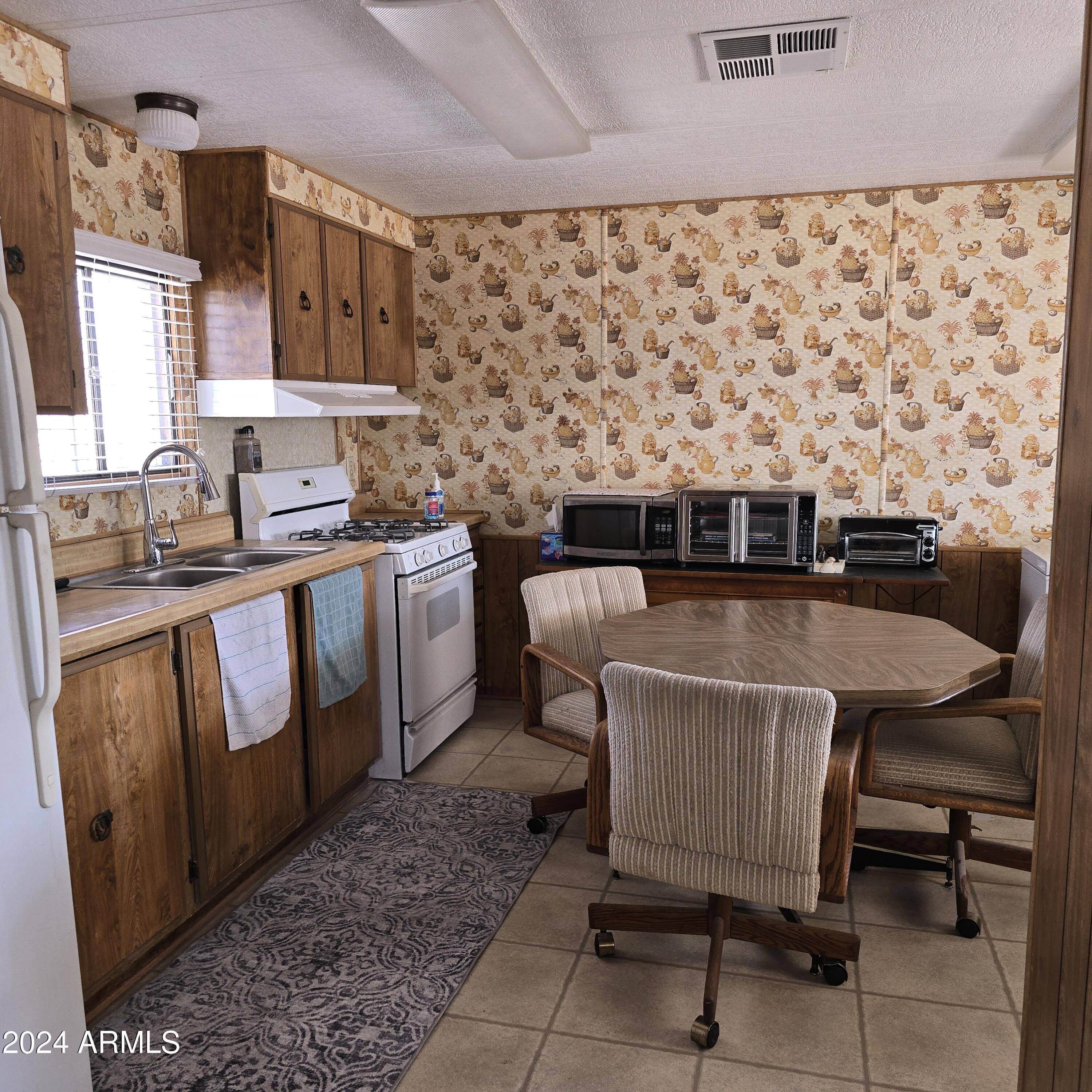 2701 East Utopia Road, Unit 3 Phoenix, AZ 85050 - Photo 10 of 22 20240930_104518