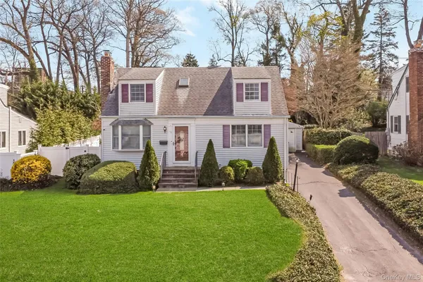 $749,000 | 72 Seaman Road, Glen Cove, NY 11542