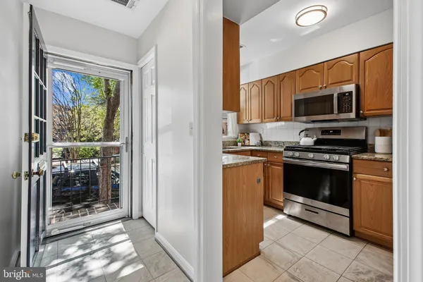 $850,000 | 813 Wolfe Street, Alexandria, VA 22314