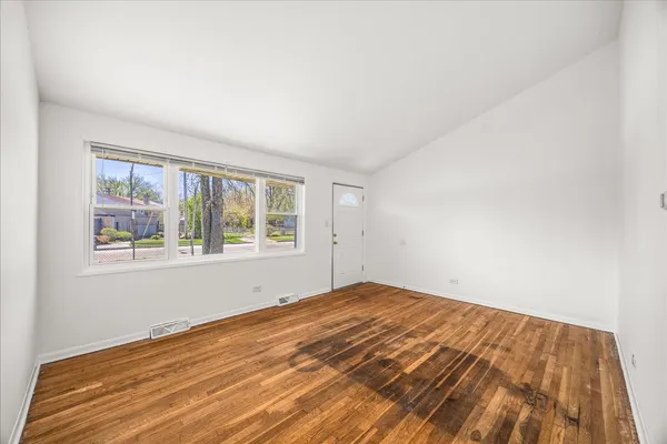 $1,400 | 13313 South Eberhart Avenue, Chicago, IL 60827